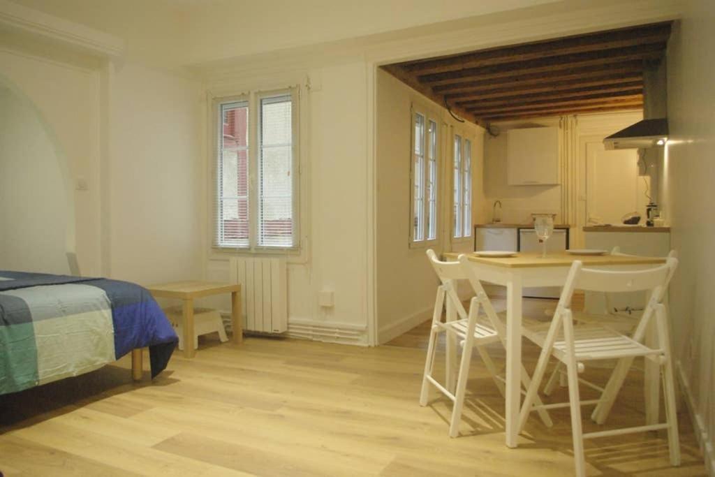 Dijon Standing Historic City Apartment Bagian luar foto